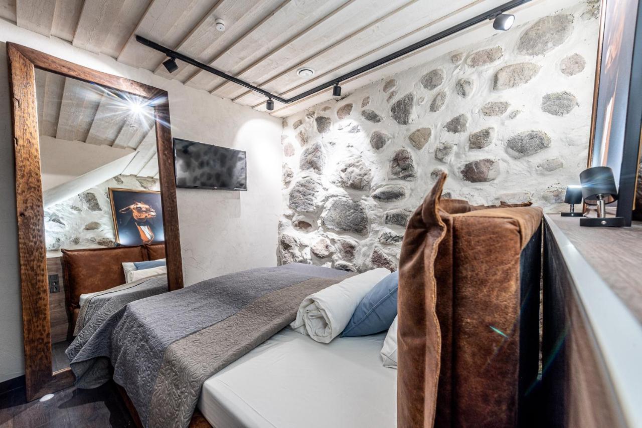 Unesco Hidden Arches - Restored 3 Bedroom Apartment In The Historic Pilies St. Вильнюс Экстерьер фото