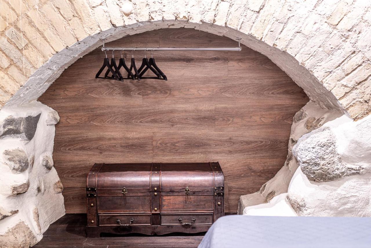 Unesco Hidden Arches - Restored 3 Bedroom Apartment In The Historic Pilies St. Вильнюс Экстерьер фото