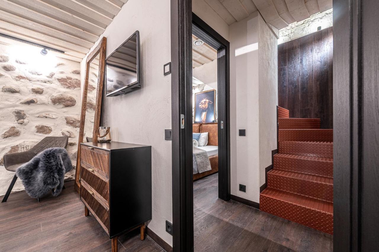 Unesco Hidden Arches - Restored 3 Bedroom Apartment In The Historic Pilies St. Вильнюс Экстерьер фото